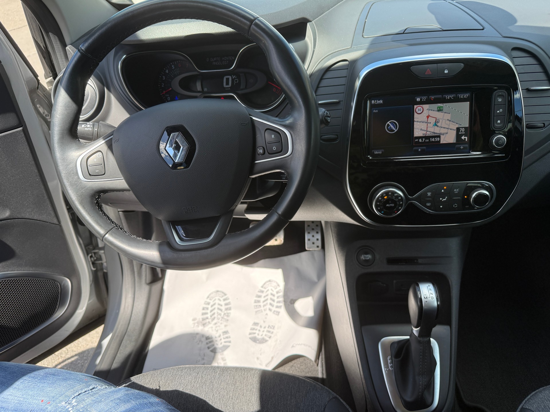 RENAULT Captur 1.2 T 16V 90th Anniversary EDC-image-6