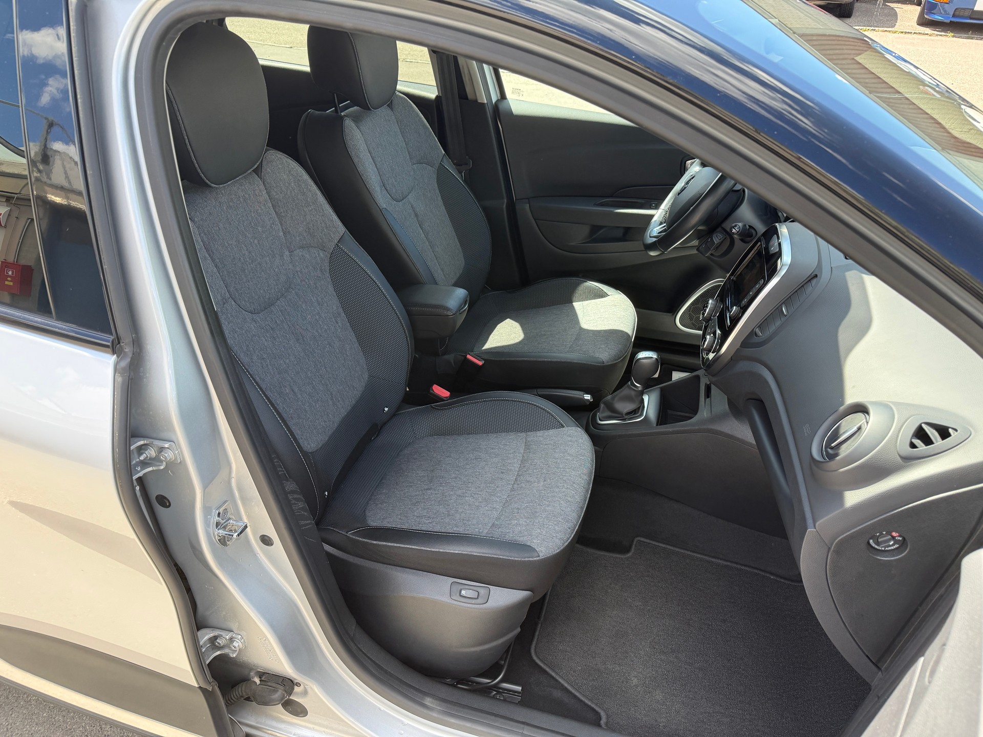 RENAULT Captur 1.2 T 16V 90th Anniversary EDC-image-8