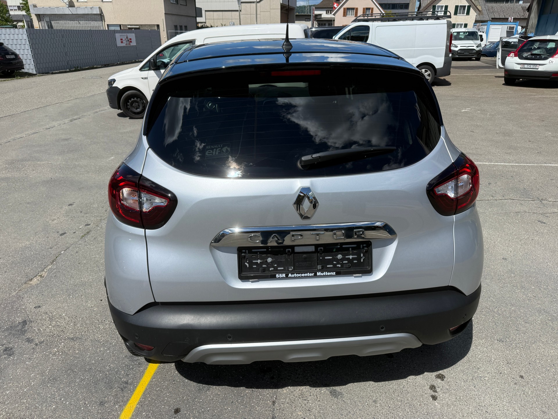RENAULT Captur 1.2 T 16V 90th Anniversary EDC-image-5
