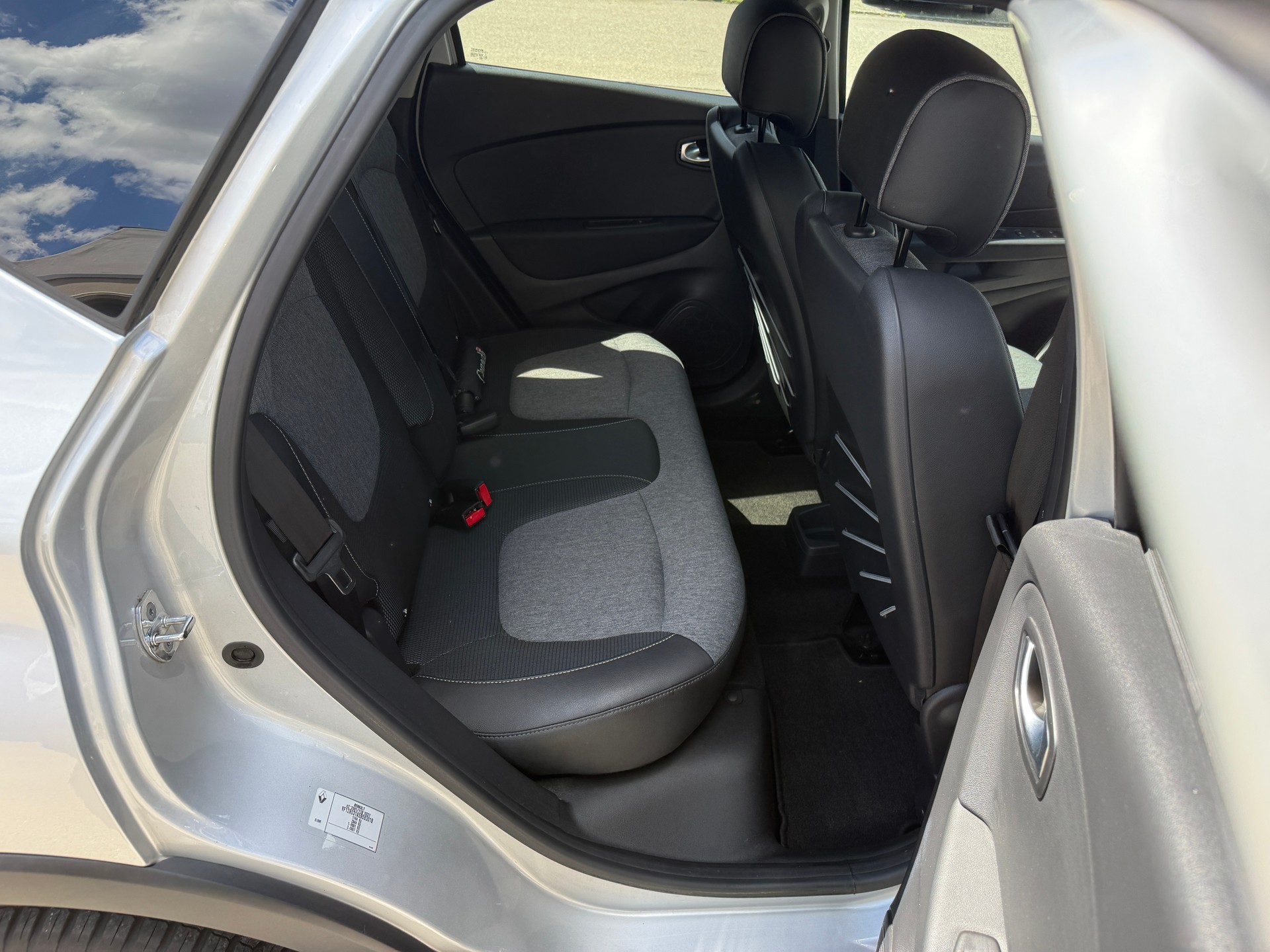 RENAULT Captur 1.2 T 16V 90th Anniversary EDC-image-9