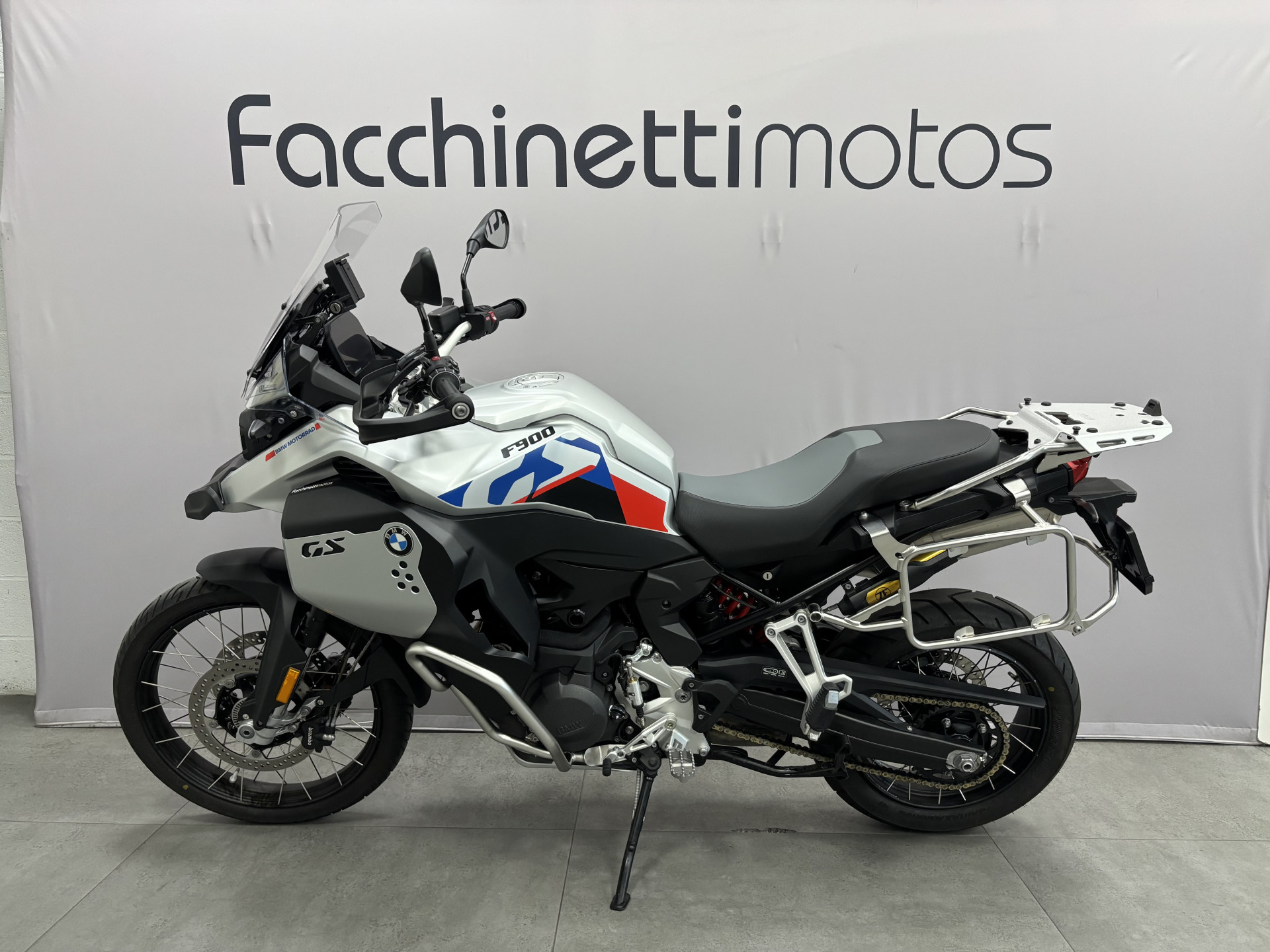 BMW F 900 GS Adventure-showroom-element-3
