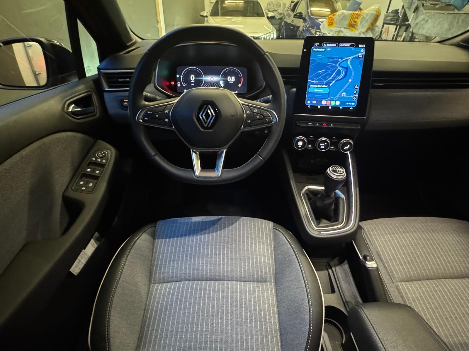 RENAULT Clio 1.0 Techno-image-15
