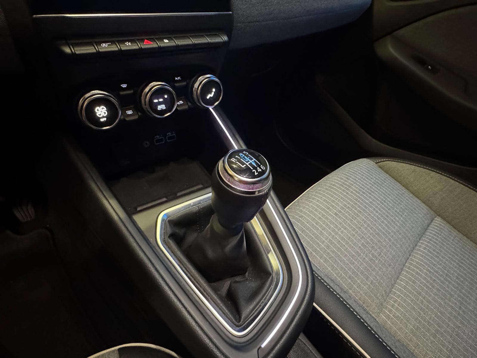 RENAULT Clio 1.0 Techno-image-23