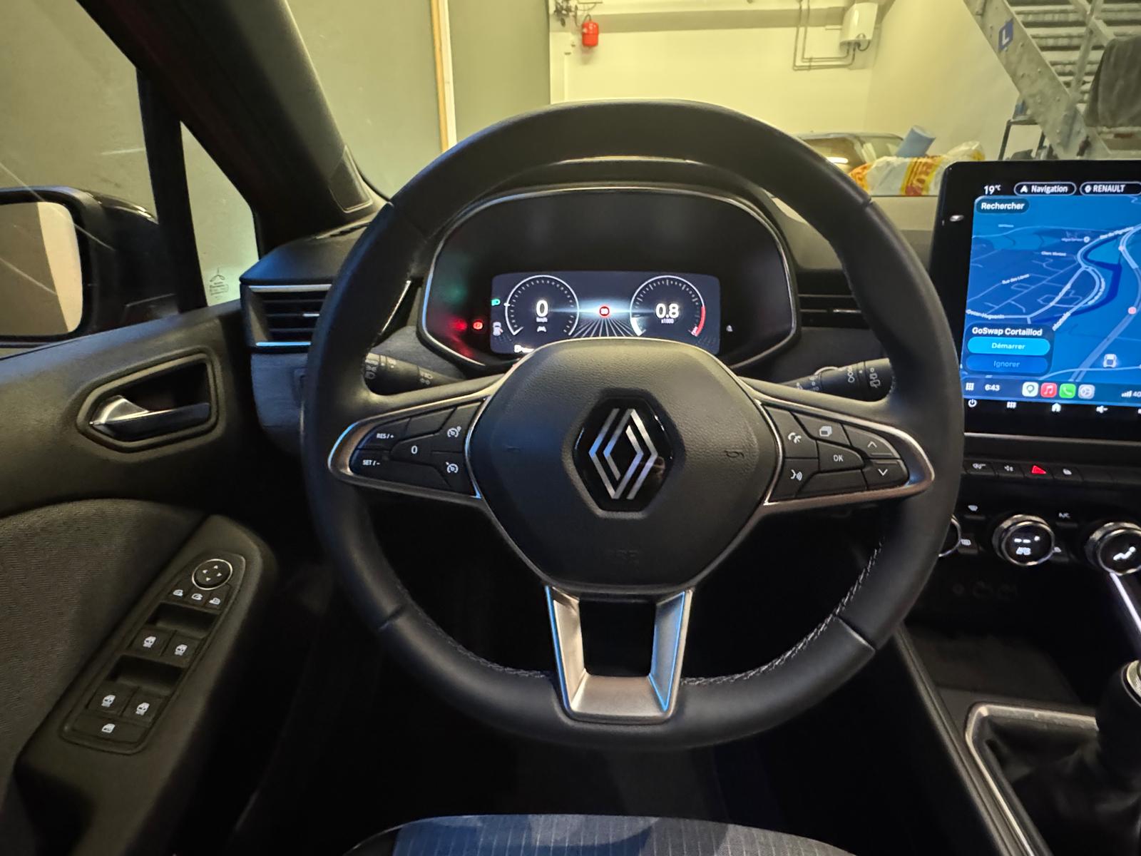 RENAULT Clio 1.0 Techno-image-16