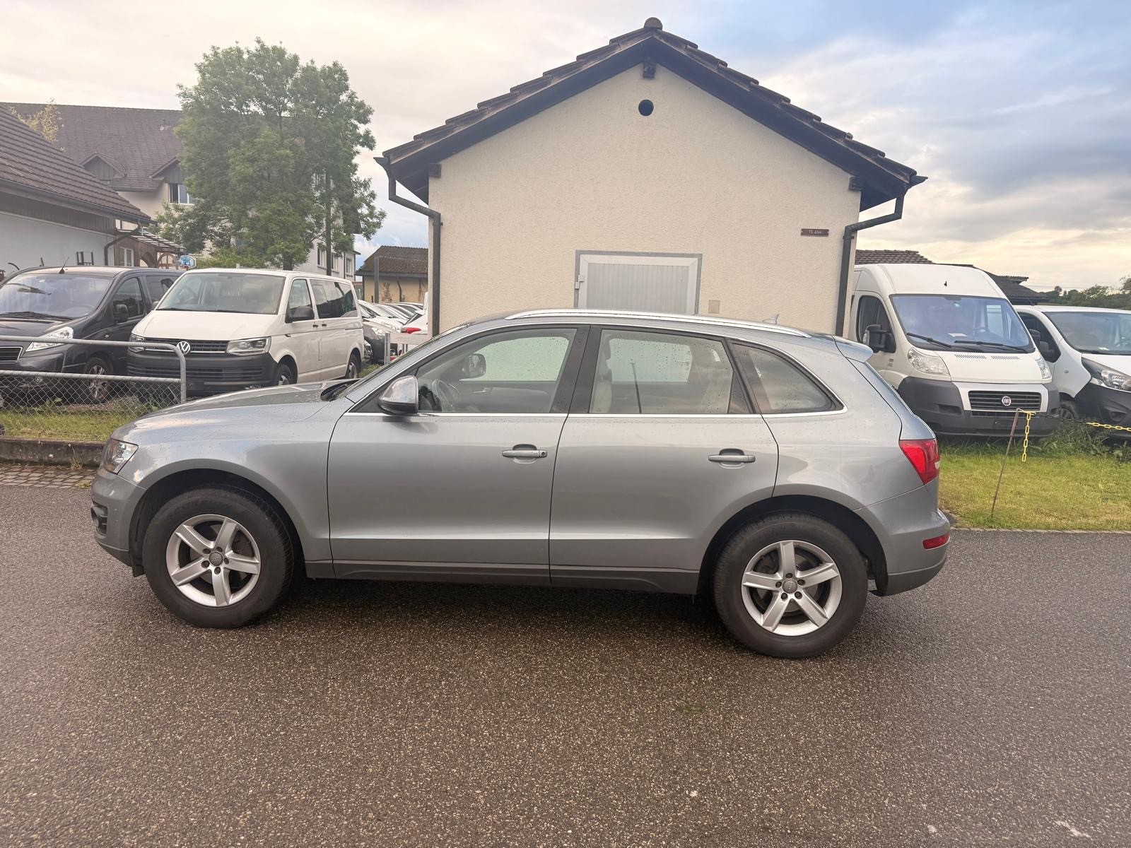 AUDI Q5 2.0 TDI quattro S-tronic-image-1