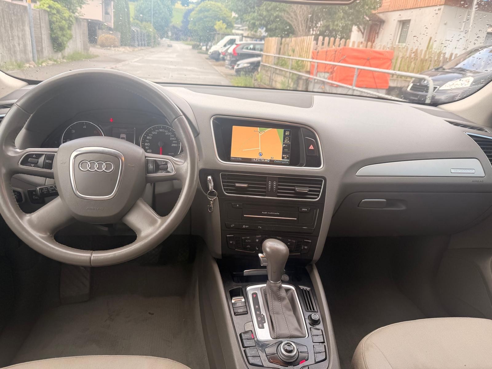 AUDI Q5 2.0 TDI quattro S-tronic-image-11