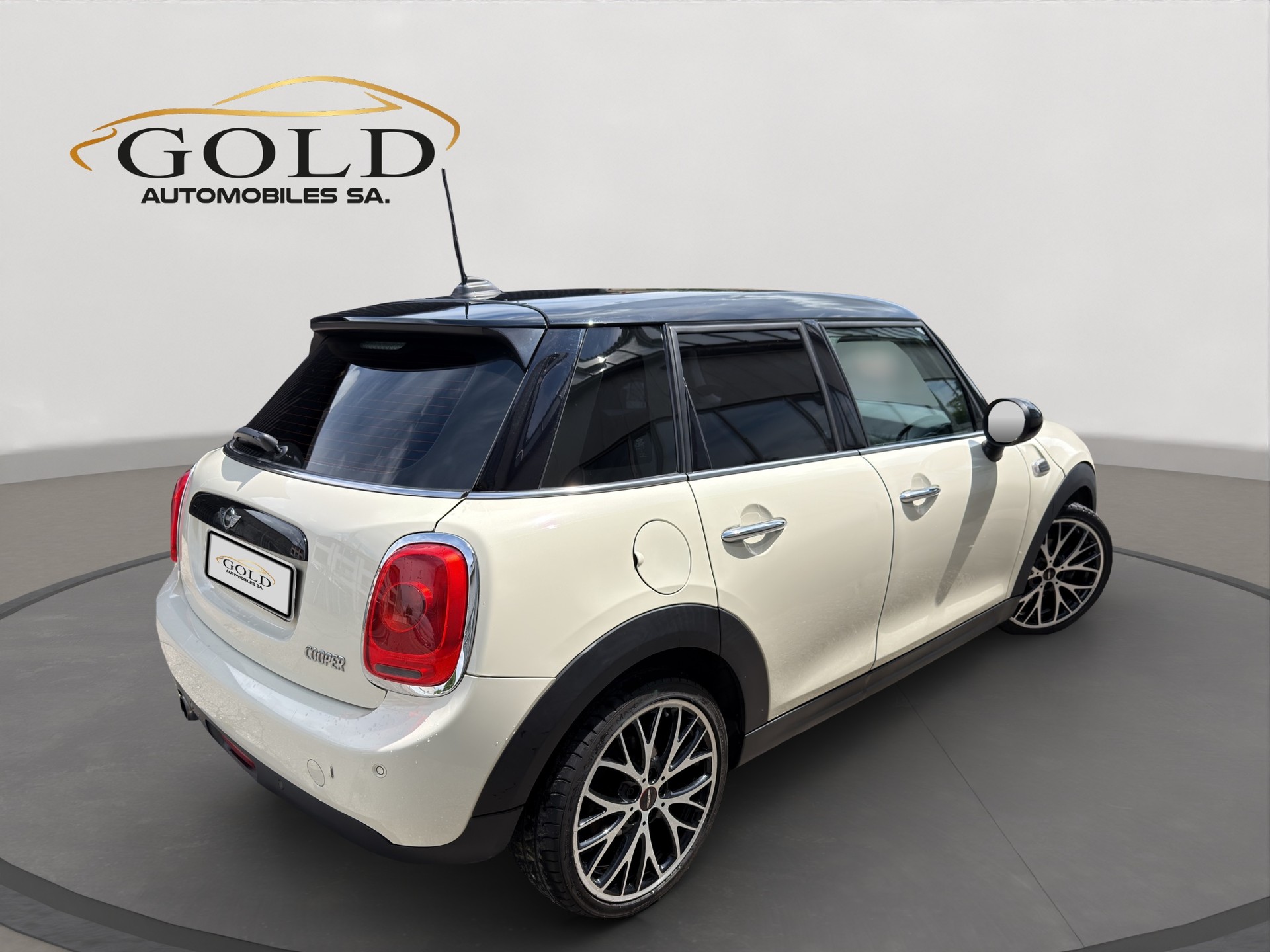 MINI Cooper Classic Edition-image-1