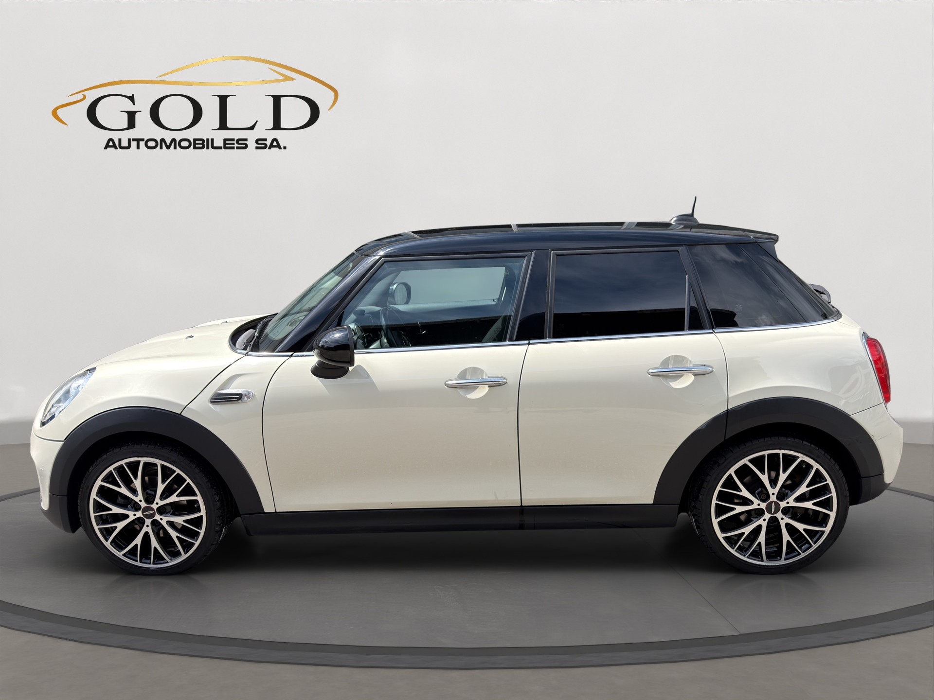 MINI Cooper Classic Edition-image-11