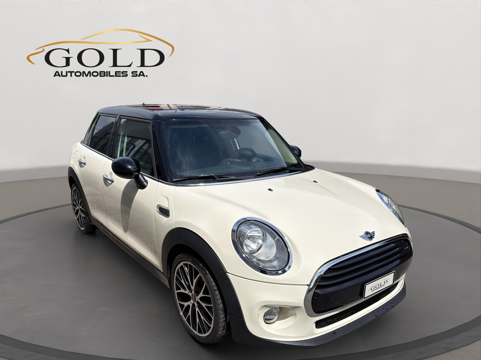 MINI Cooper Classic Edition-image-9