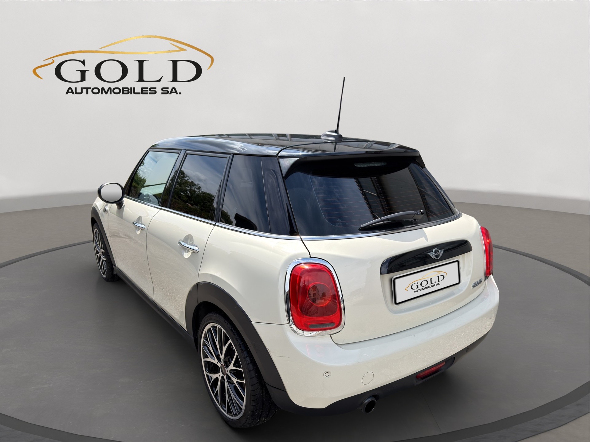 MINI Cooper Classic Edition-image-10