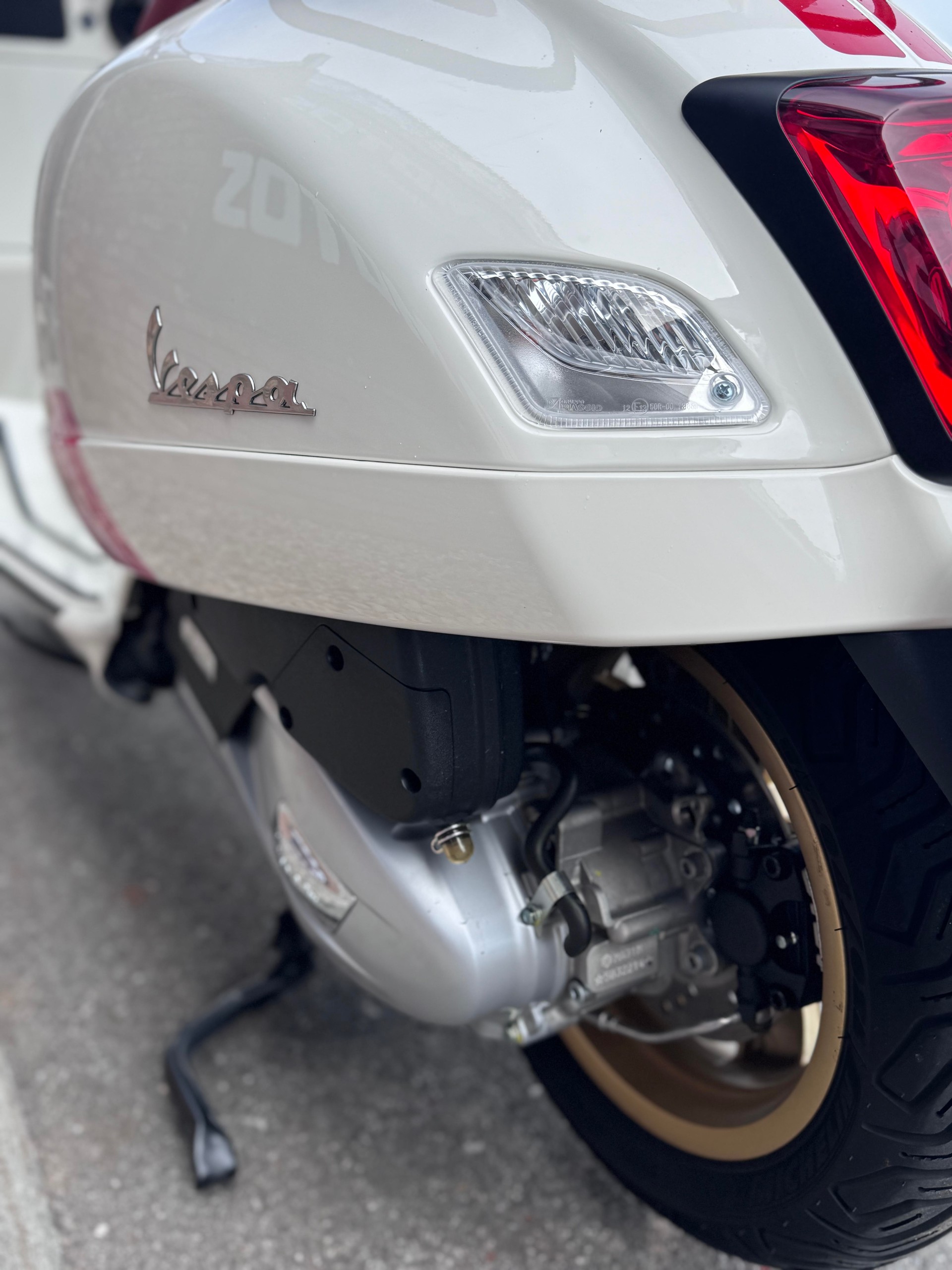 PIAGGIO Vespa GTS 125 i.e ABS-image-8