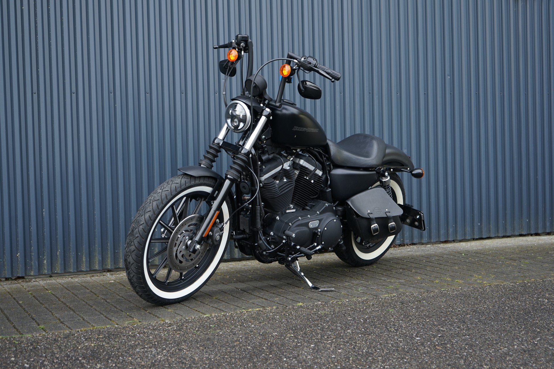 HARLEY-DAVIDSON XL 883 N Sportster Iron-showroom-element-2