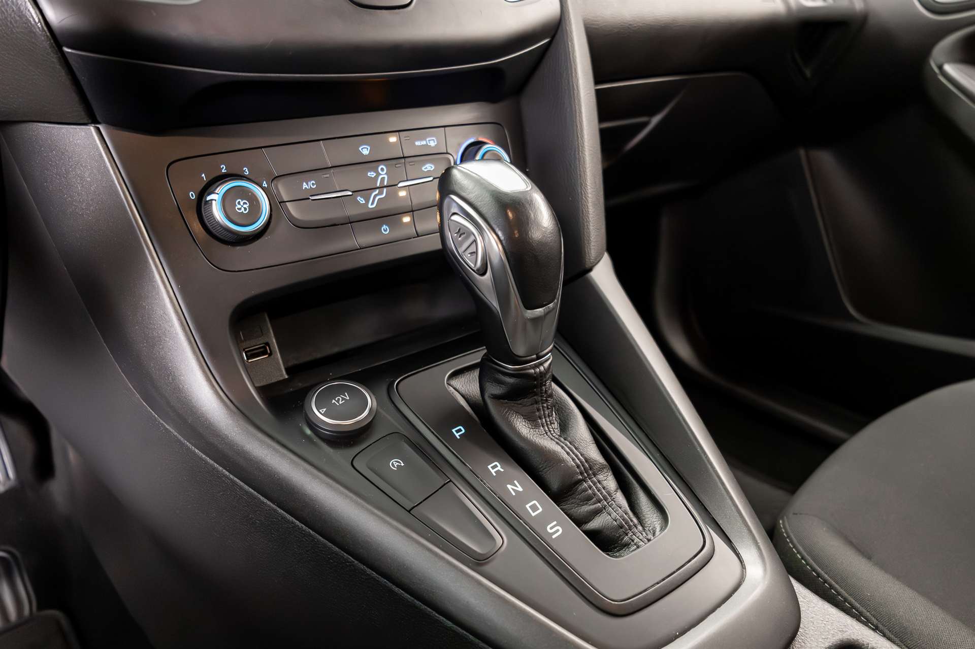 FORD Focus 1.5 TDCi Trend PowerShift-image-15