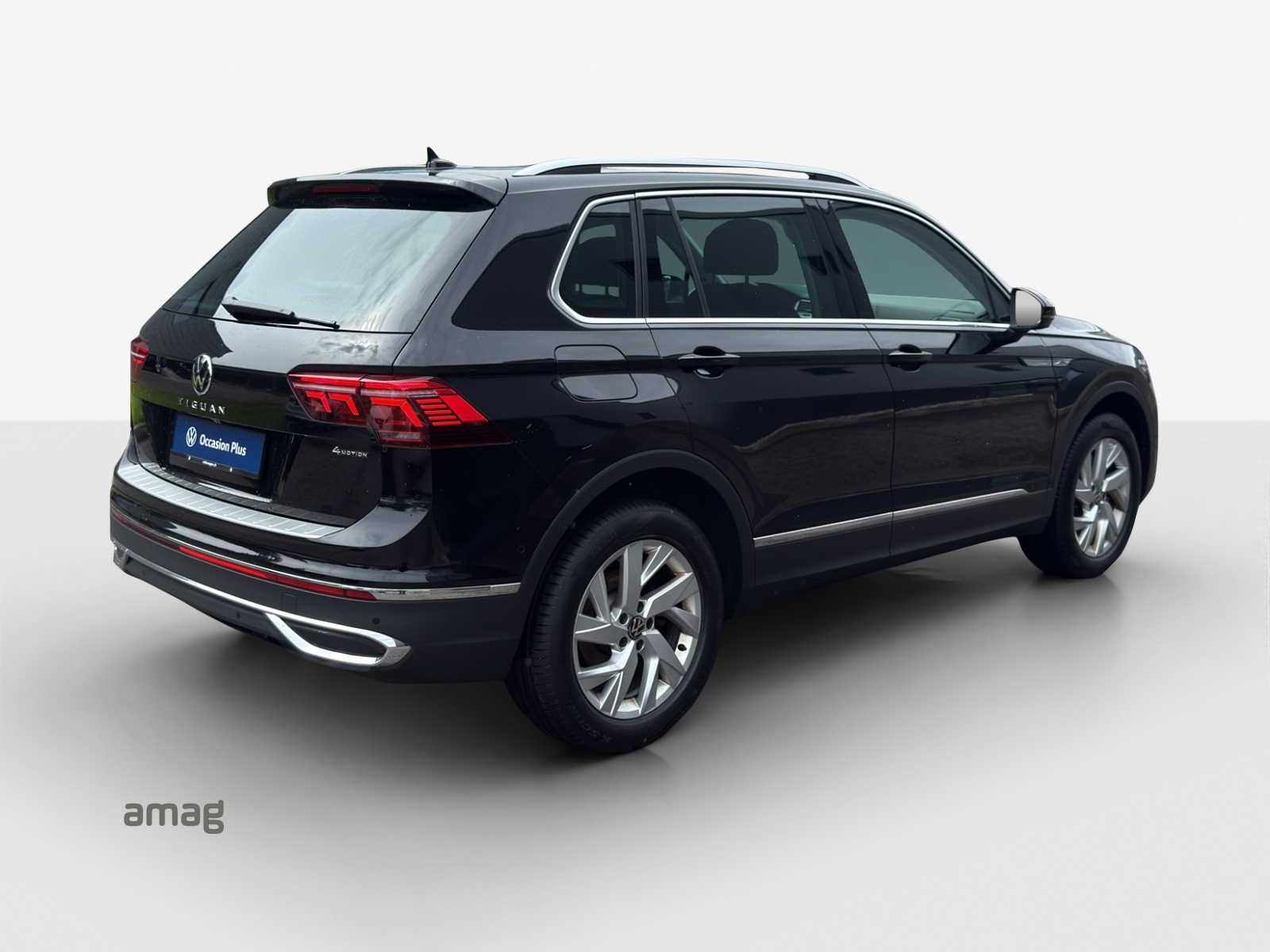 VW Tiguan 2.0TSI Elegance 4Motion DSG-image-4