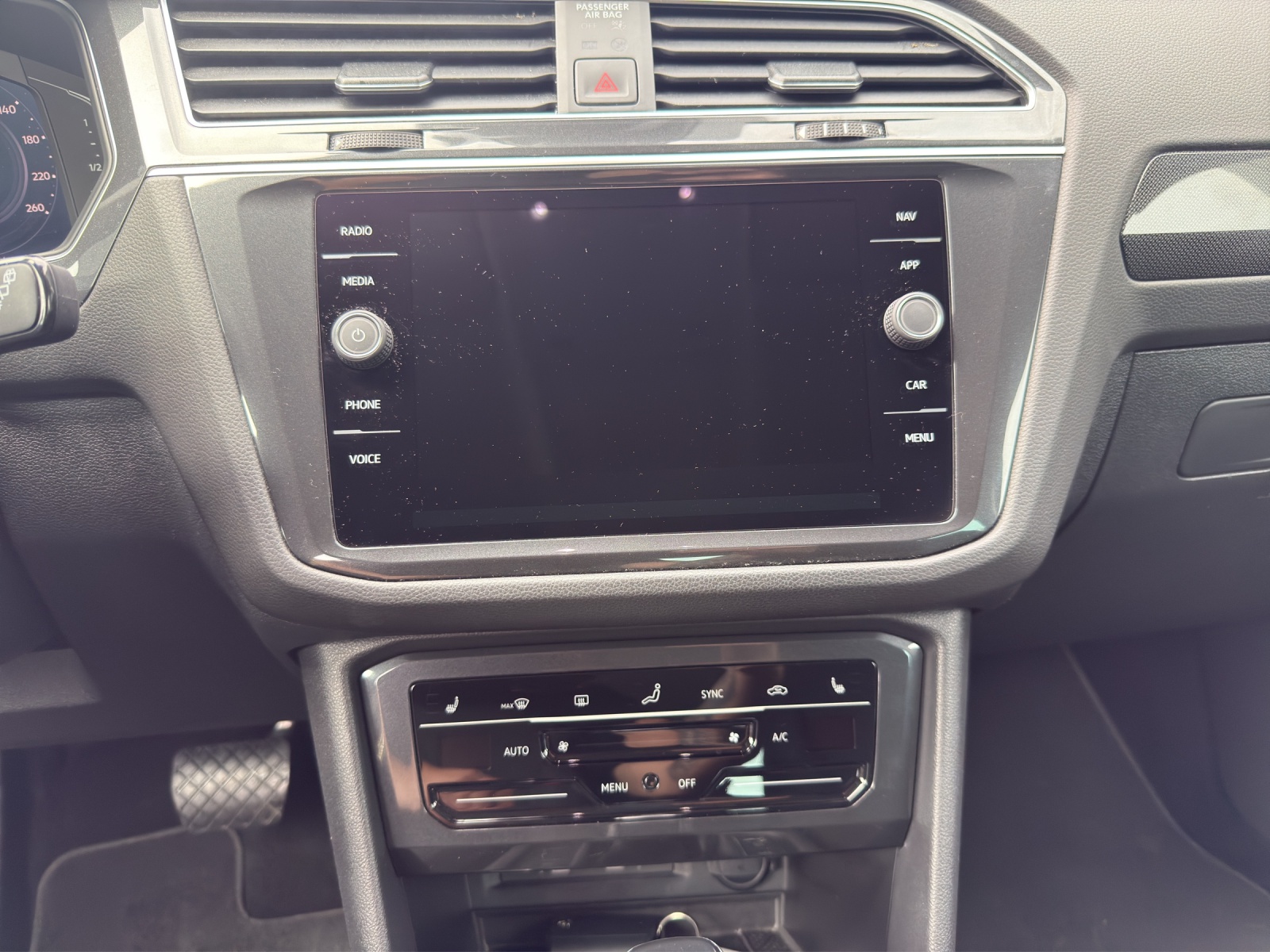 VW Tiguan 2.0TSI Elegance 4Motion DSG-image-10