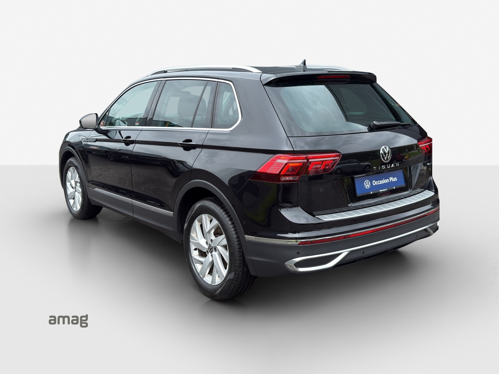 VW Tiguan 2.0TSI Elegance 4Motion DSG-image-2