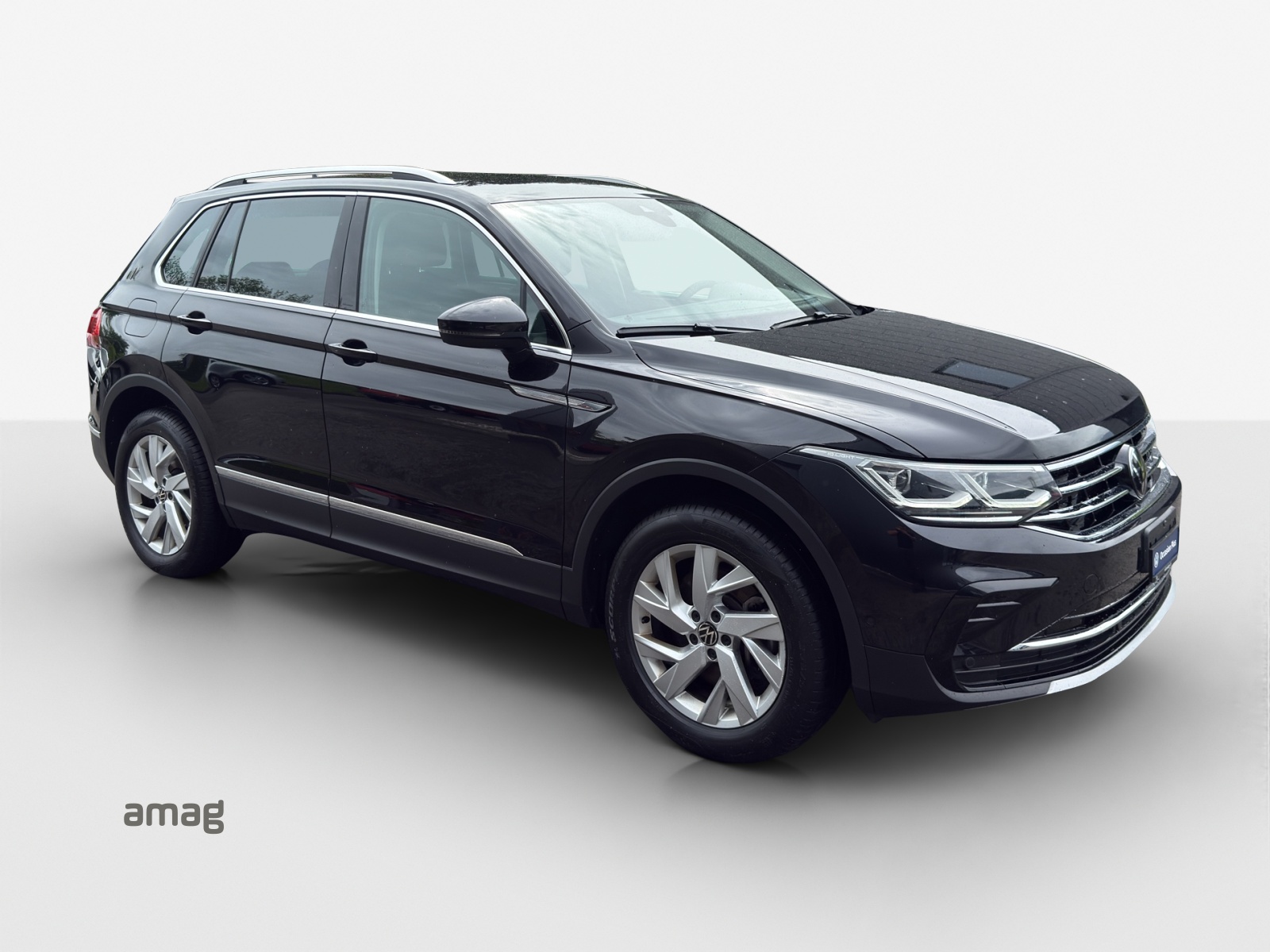 VW Tiguan 2.0TSI Elegance 4Motion DSG-image-5