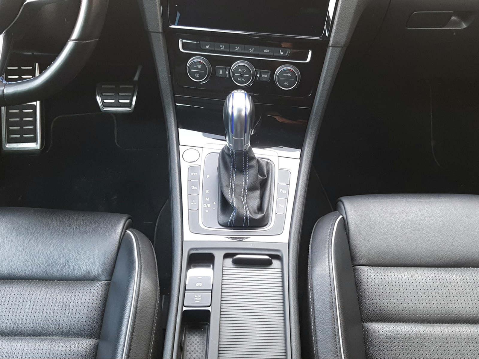 VW Golf VII 1.4 TSI Plug-In-Hybrid GTE DSG-image-11