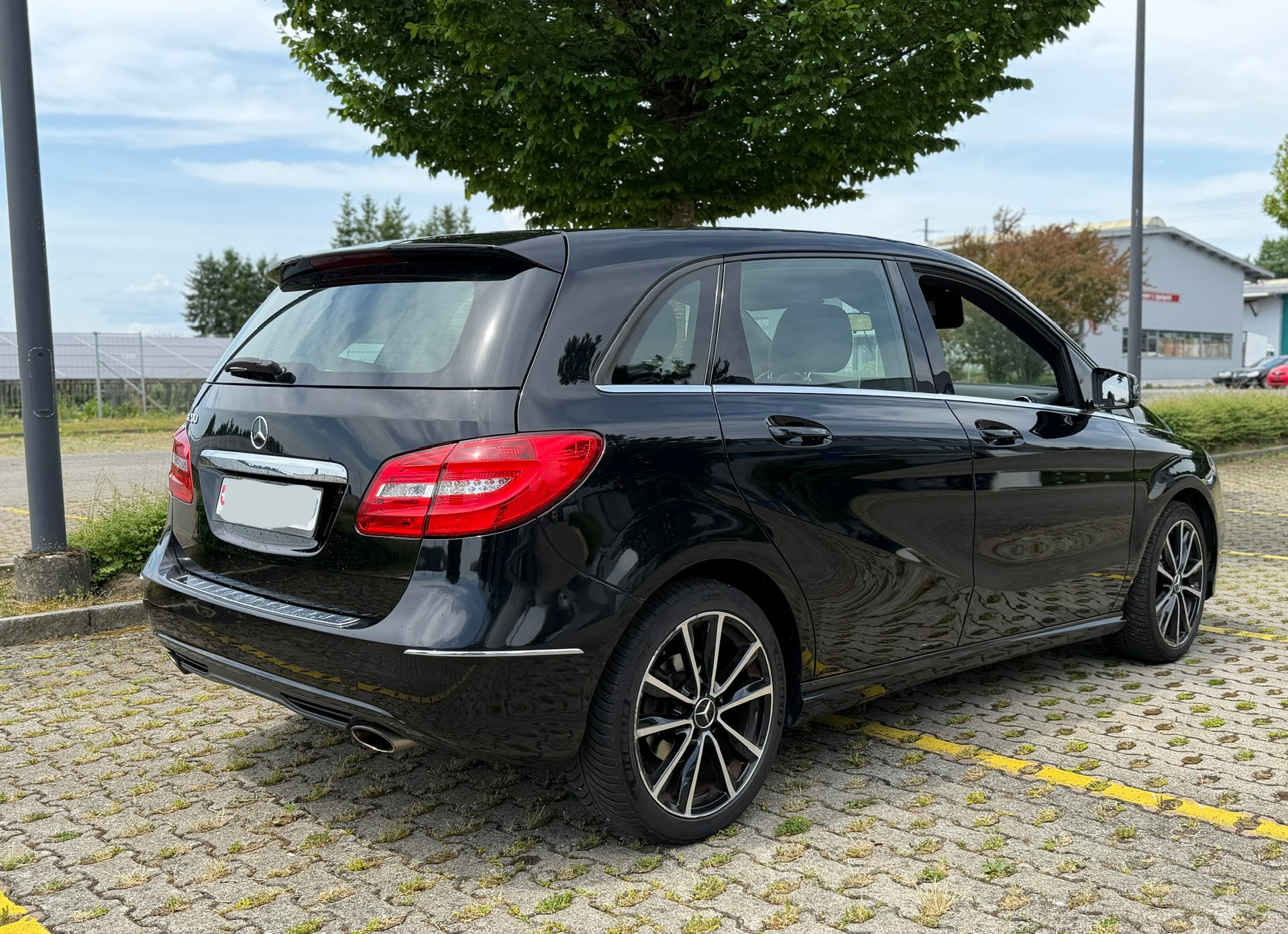 MERCEDES-BENZ B 200