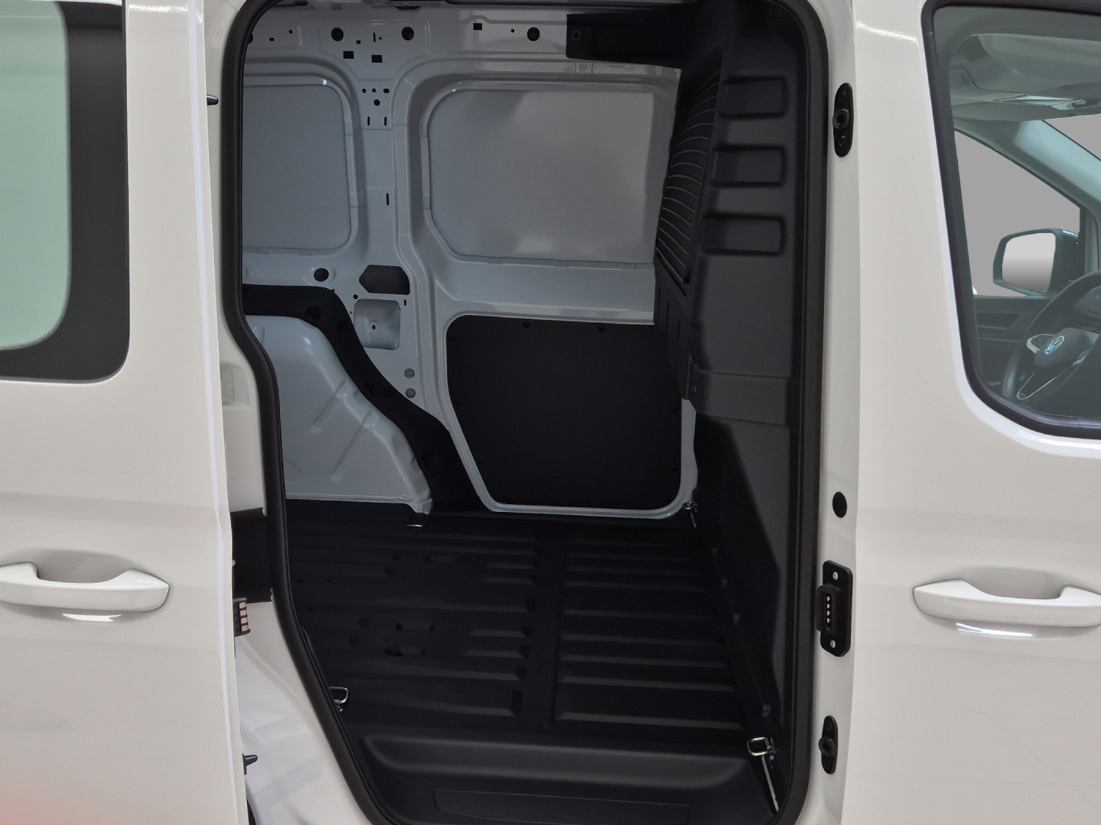 VW Caddy Cargo 2.0TDI 4Motion-image-11