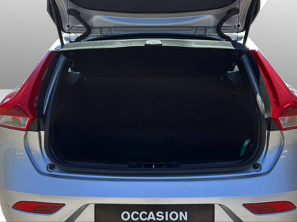 VOLVO V40 2.0 D3 Momentum S/S-image-12