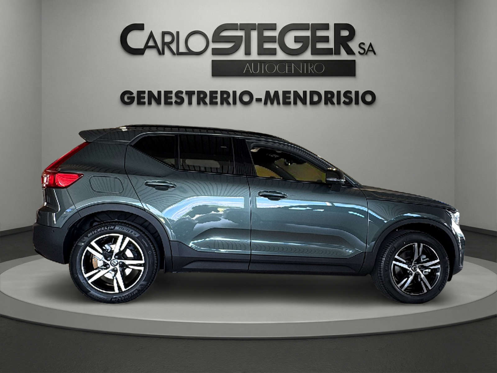 VOLVO XC40 B3 Benzin Mild Hybrid Plus Dark DCT-image-3