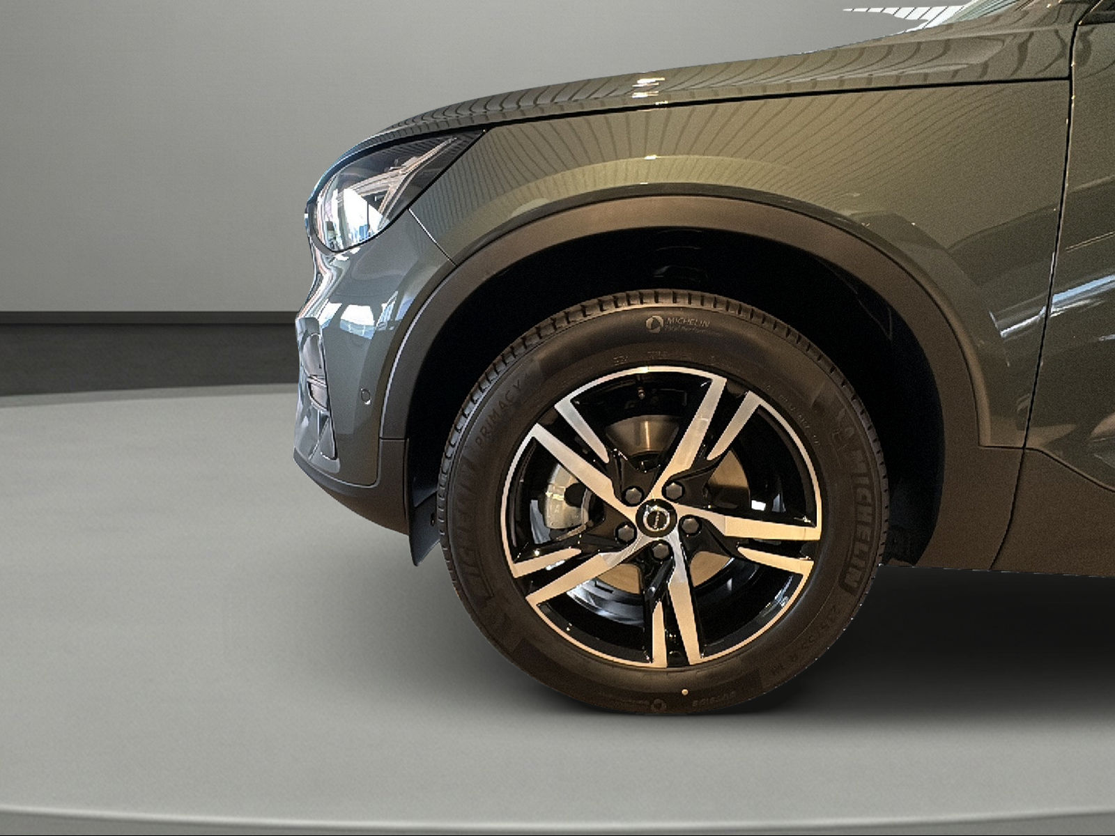 VOLVO XC40 B3 Benzin Mild Hybrid Plus Dark DCT-image-2
