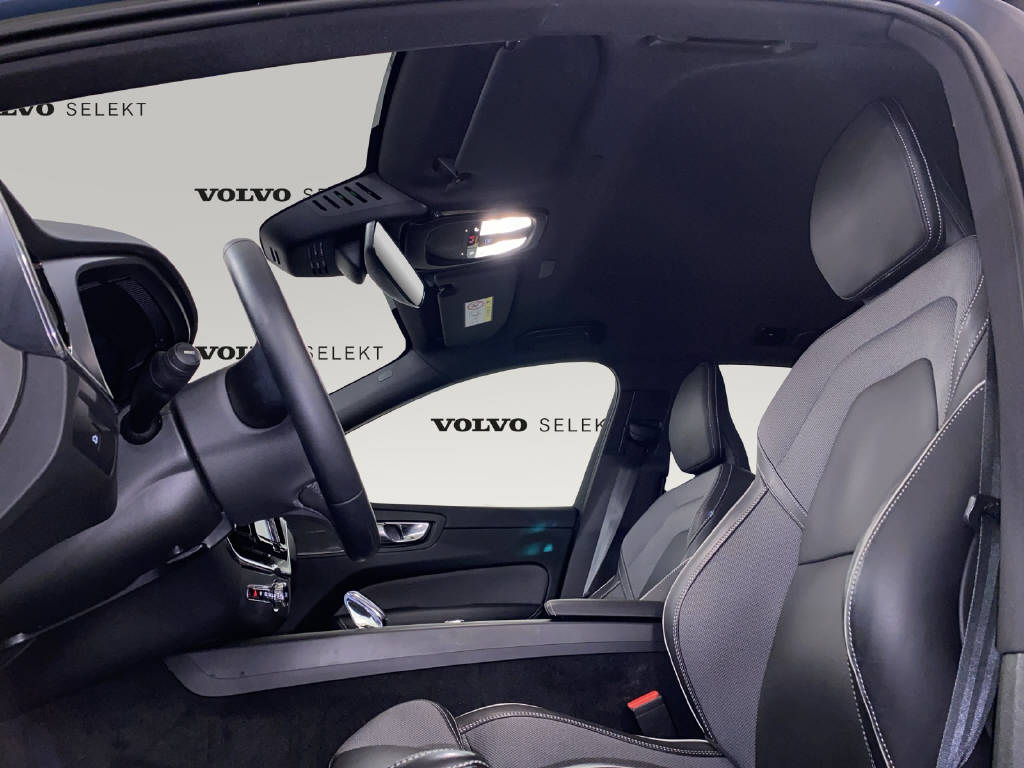 VOLVO XC60 2.0 B4 MH Plus Dark AWD-image-6