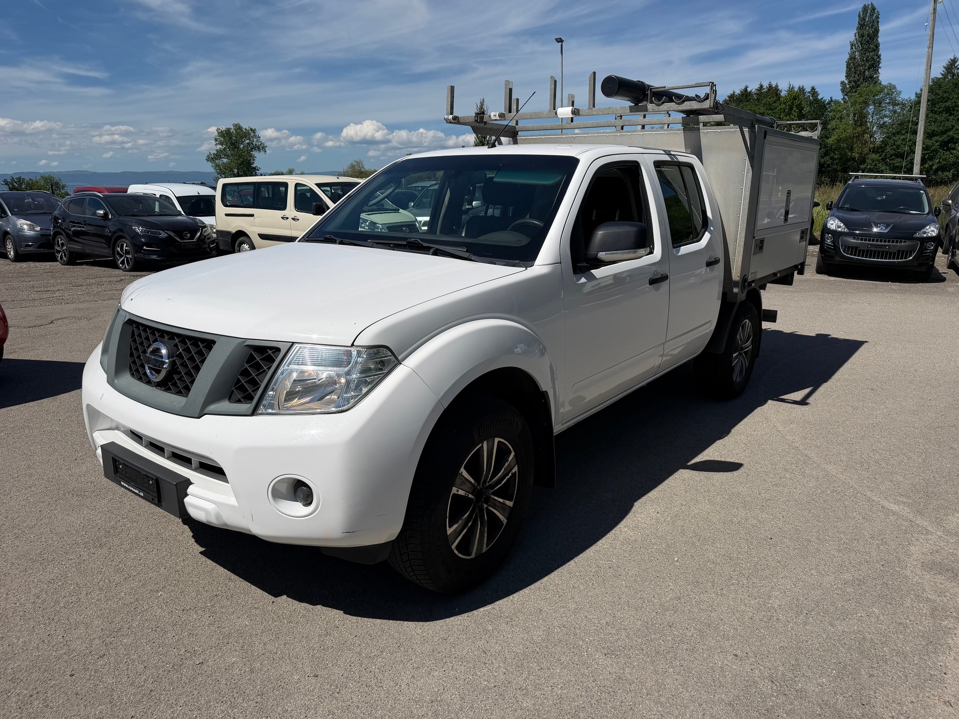 NISSAN Navara Double Cab SE 2.5 dCi 4WD-image-4