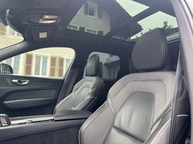VOLVO XC60 2.0 T6 TE R-Design eAWD-image-9