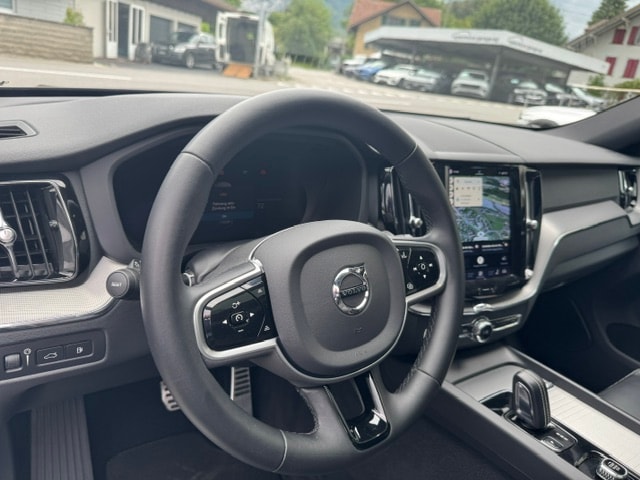 VOLVO XC60 2.0 T6 TE R-Design eAWD-image-10