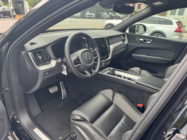 VOLVO XC60 2.0 T6 TE R-Design eAWD-image-8
