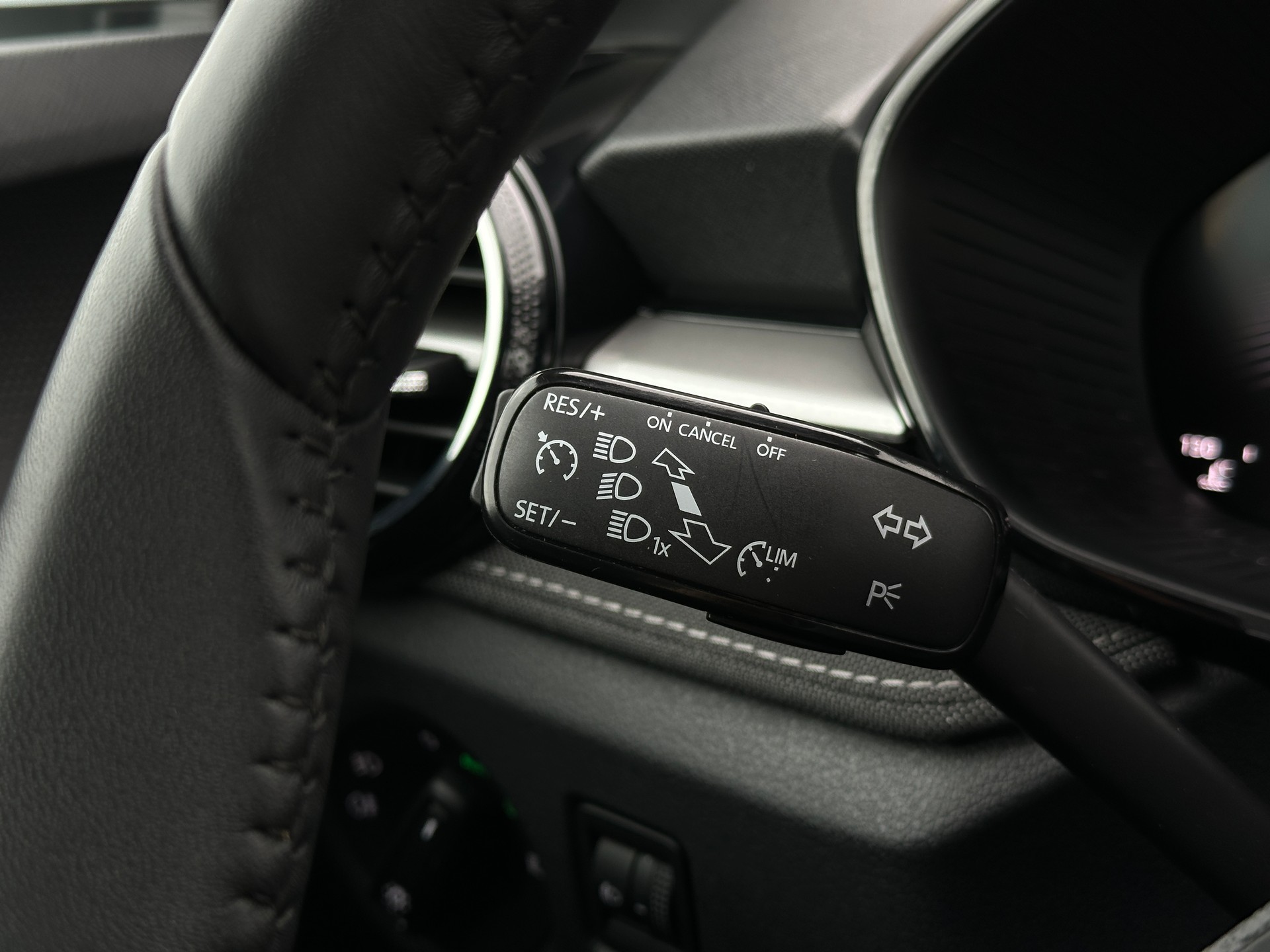 SKODA Fabia 1.0 TSI Top Selection DSG-image-22