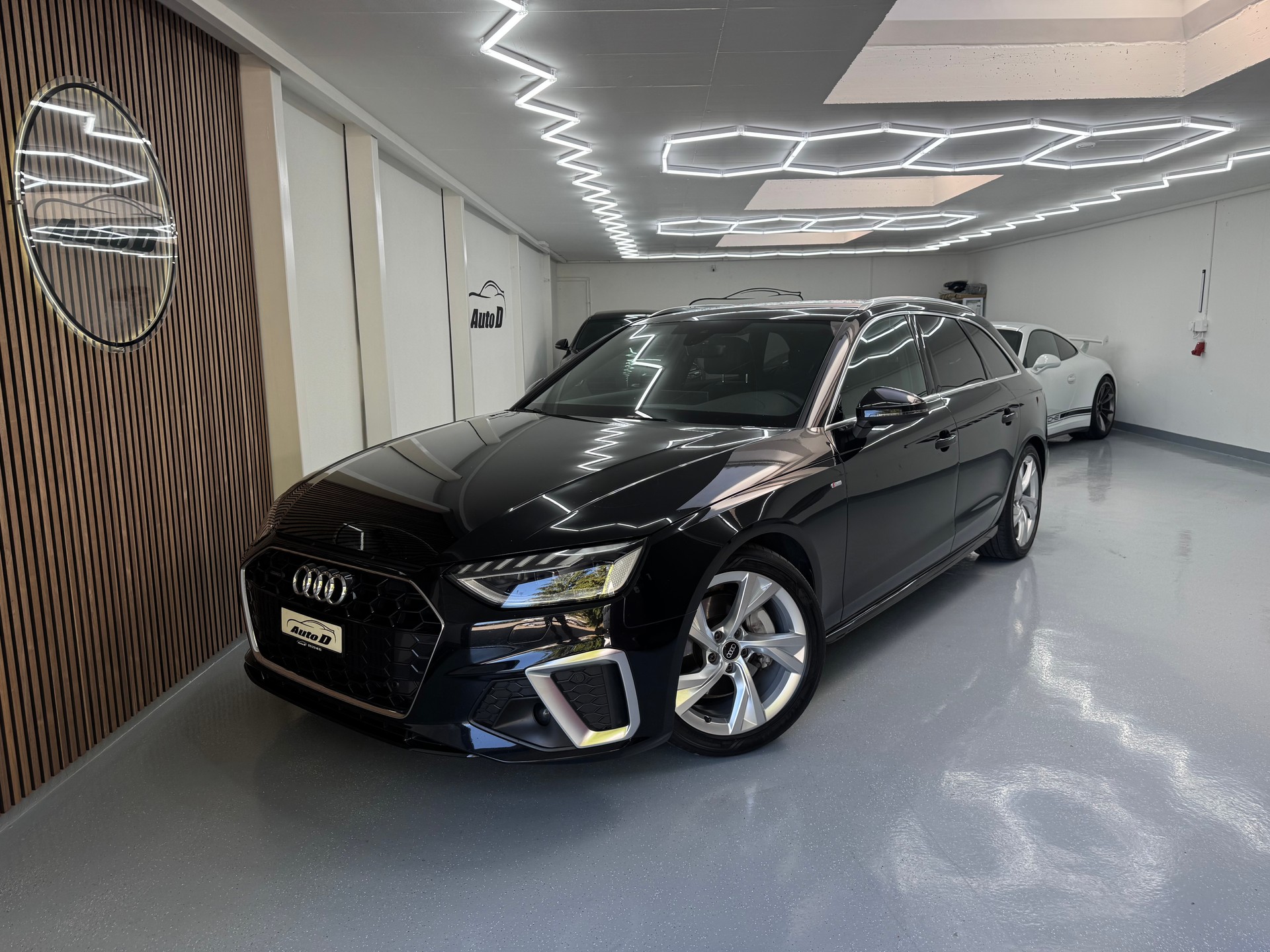 AUDI A4 Avant 40 TFSI S line S-tronic quattro-image-0