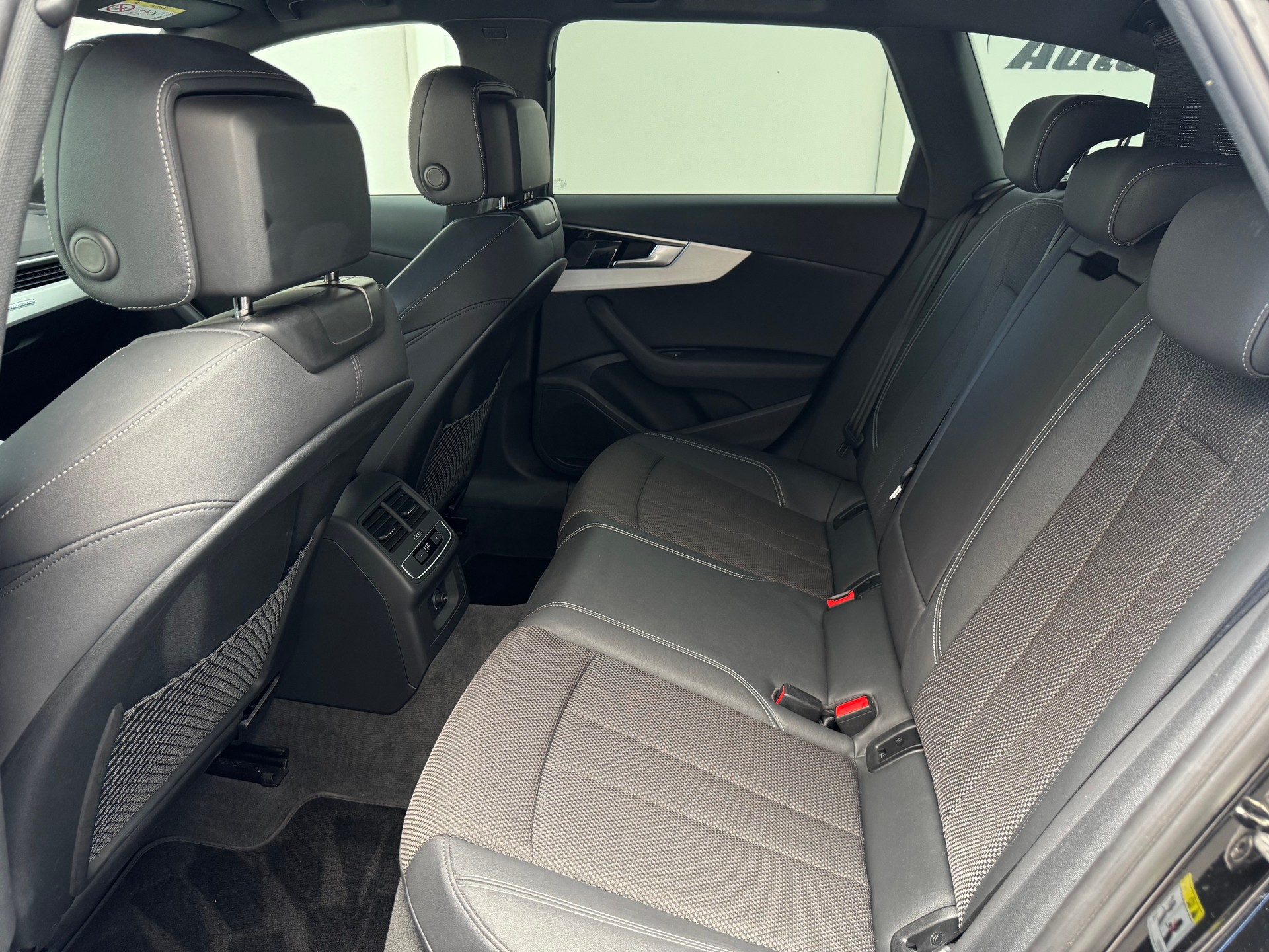 AUDI A4 Avant 40 TFSI S line S-tronic quattro-image-18