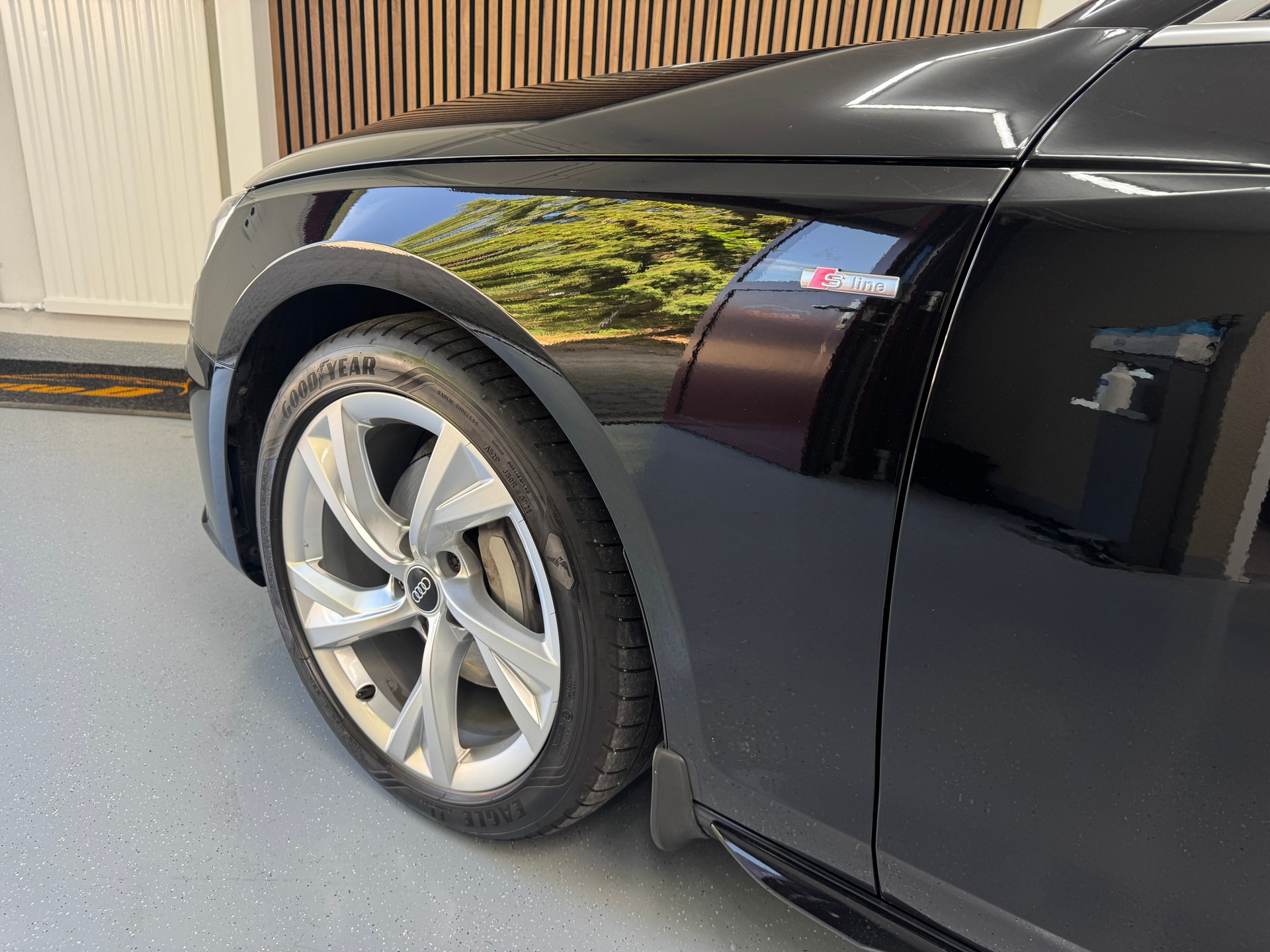 AUDI A4 Avant 40 TFSI S line S-tronic quattro-image-2