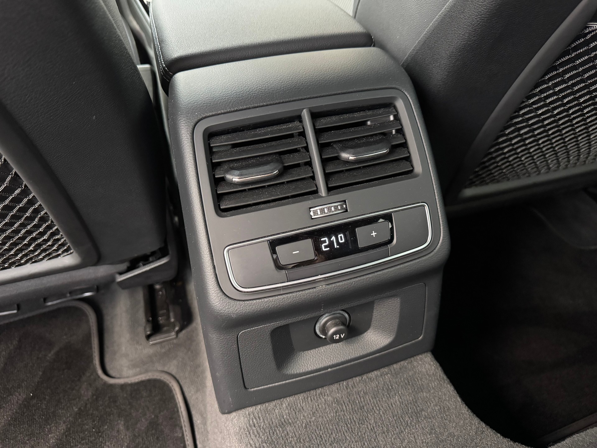 AUDI A4 Avant 40 TFSI S line S-tronic quattro-image-19