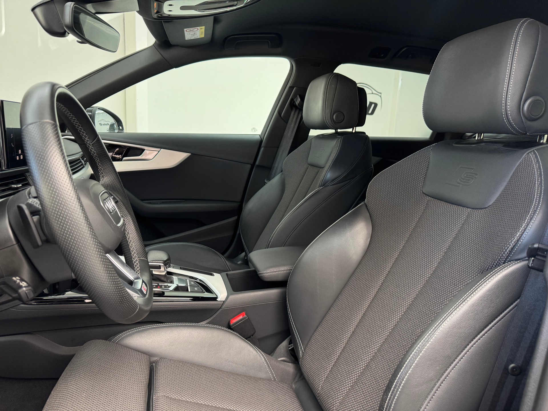 AUDI A4 Avant 40 TFSI S line S-tronic quattro-image-10