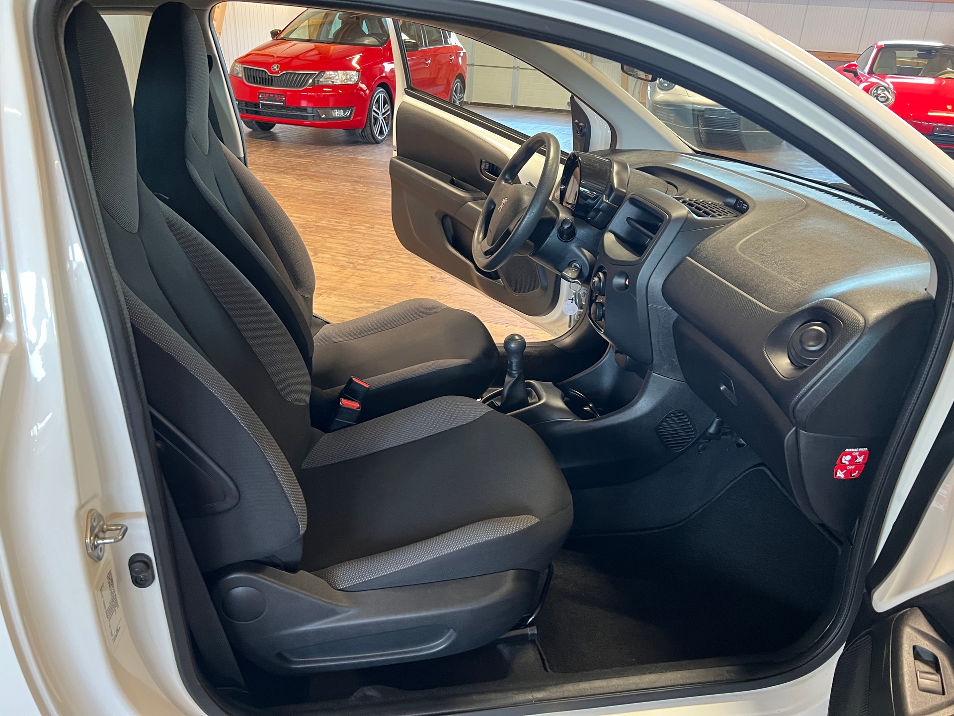 PEUGEOT 108 1.0 VTi Like-image-10