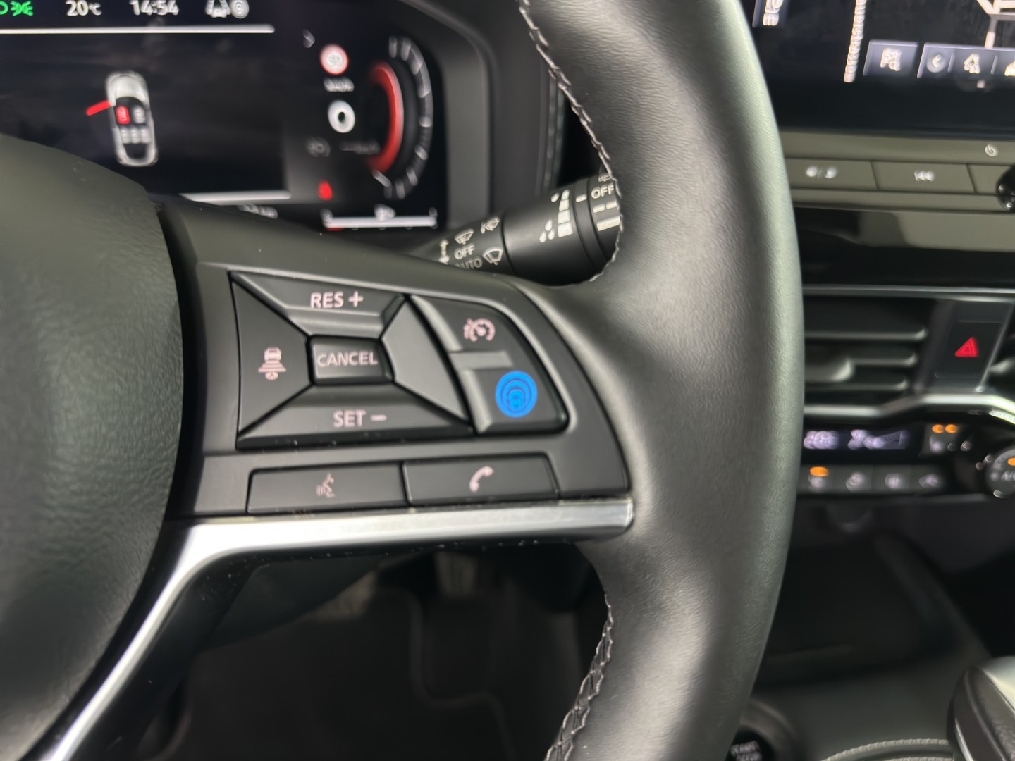 NISSAN Juke 1.6 FHEV Tekna-image-21
