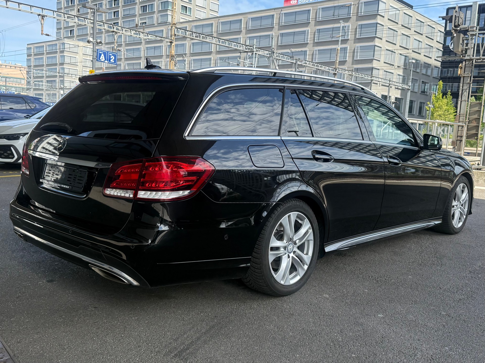 MERCEDES-BENZ E 350 BlueTEC Avantgarde 4Matic 7G-Tronic-image-5