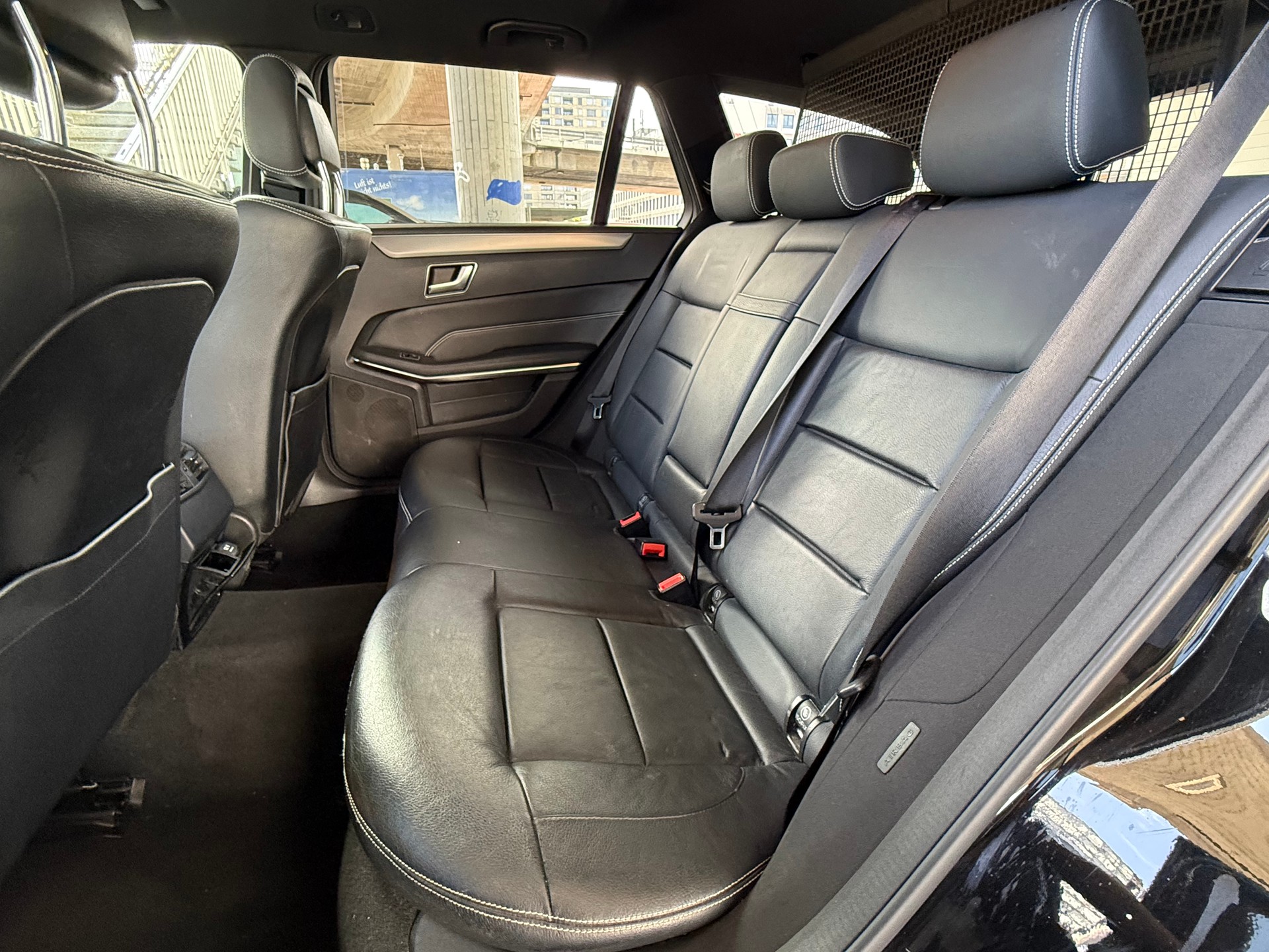 MERCEDES-BENZ E 350 BlueTEC Avantgarde 4Matic 7G-Tronic-image-13