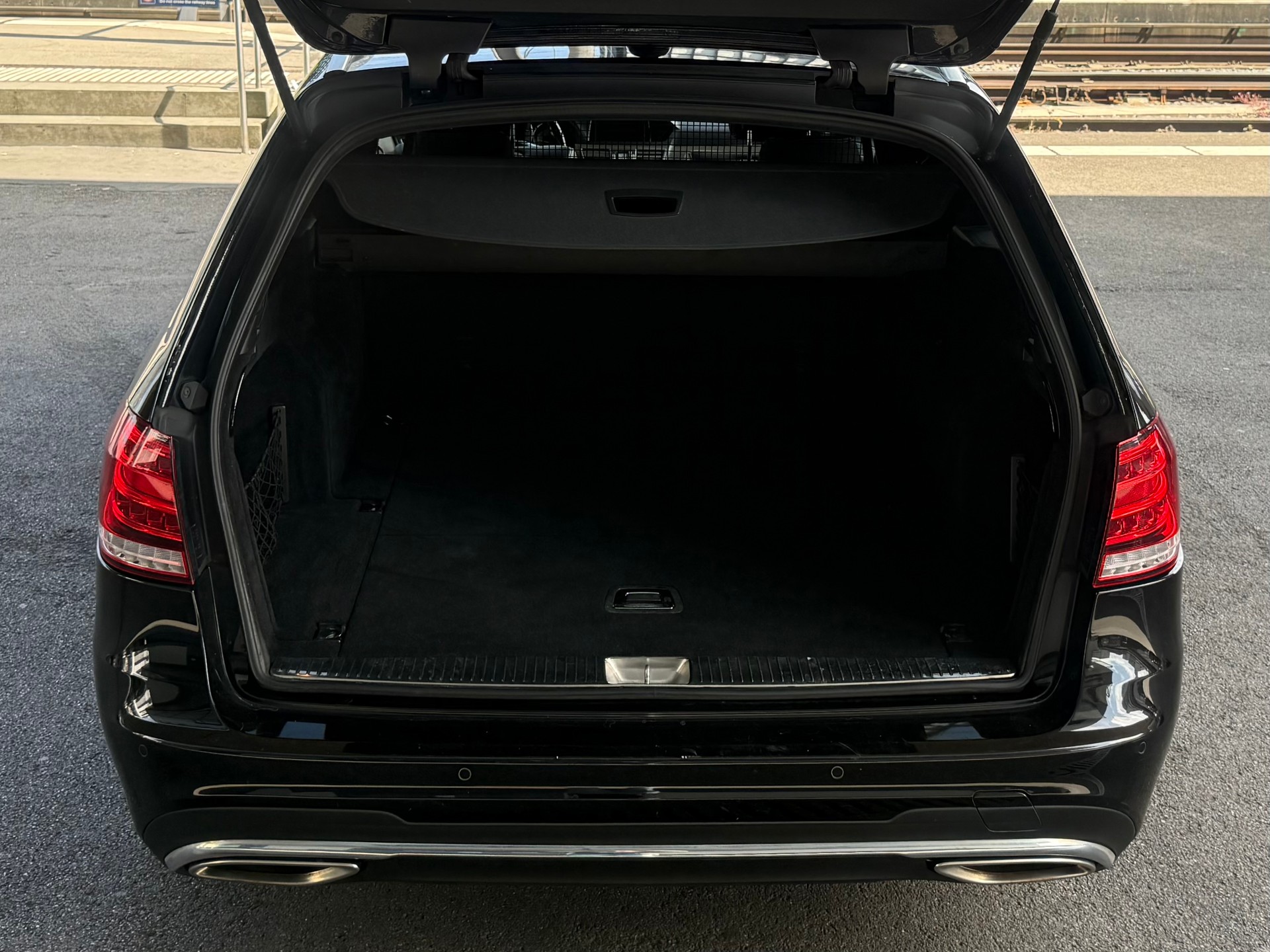 MERCEDES-BENZ E 350 BlueTEC Avantgarde 4Matic 7G-Tronic-image-8