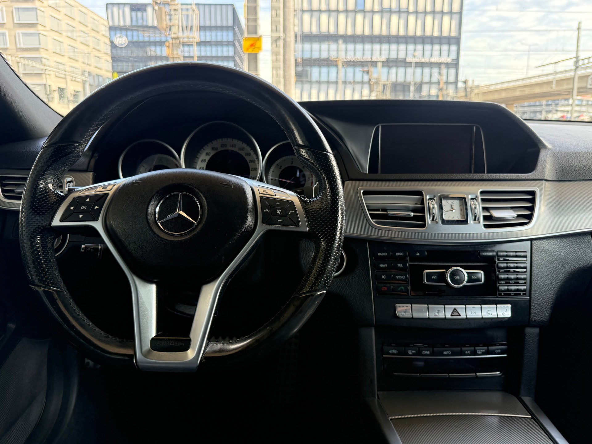 MERCEDES-BENZ E 350 BlueTEC Avantgarde 4Matic 7G-Tronic-image-10
