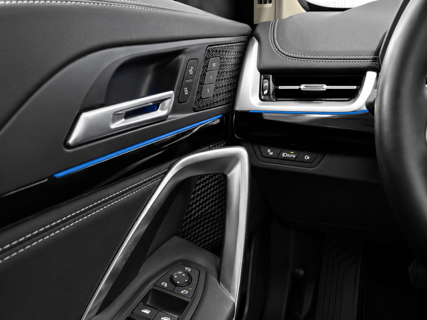 BMW X1 23d xDrive CH FAHRZEUG AUS 1. HAND-image-21
