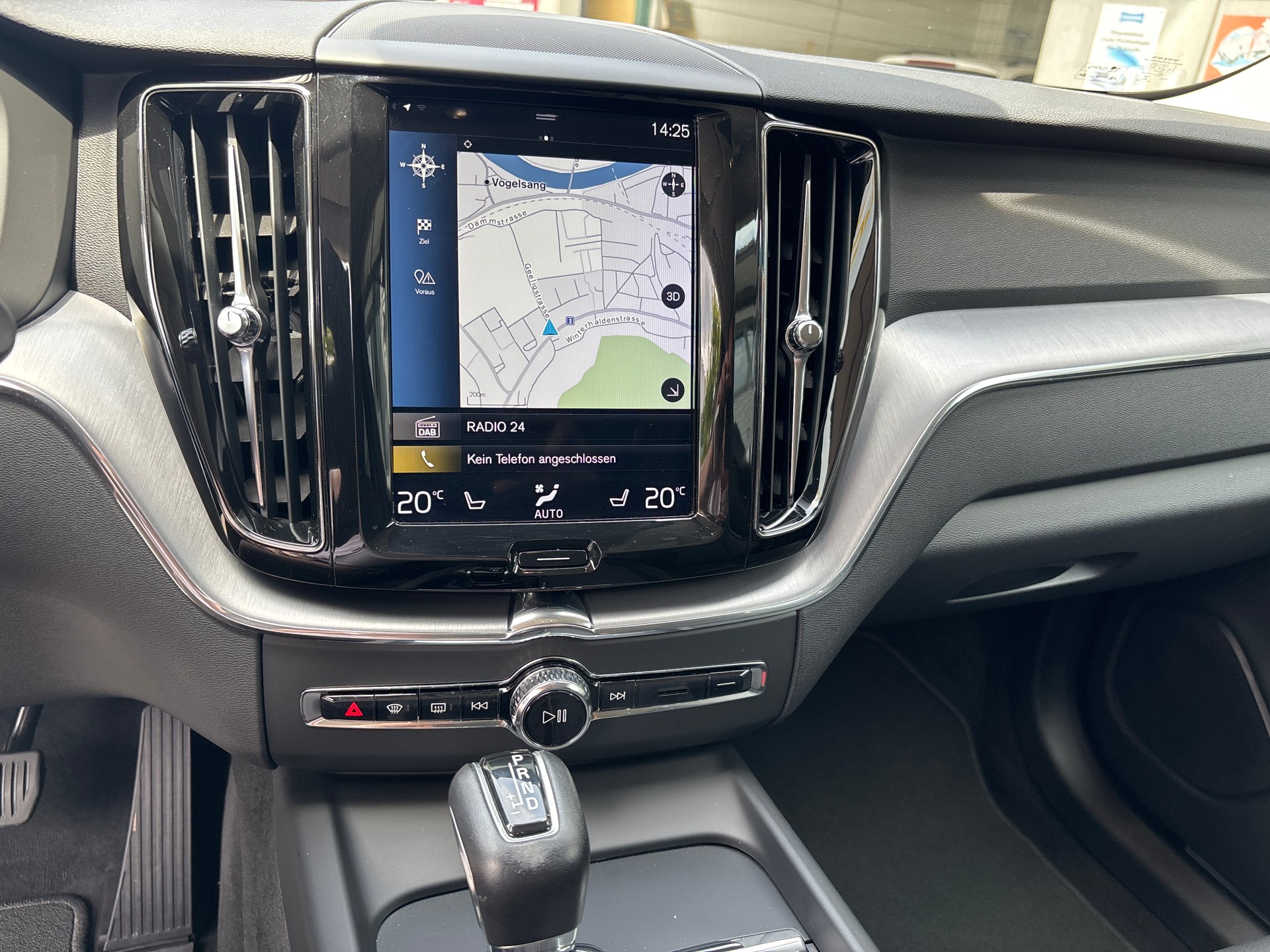 VOLVO XC60 T5 Momentum Geartronic-image-12