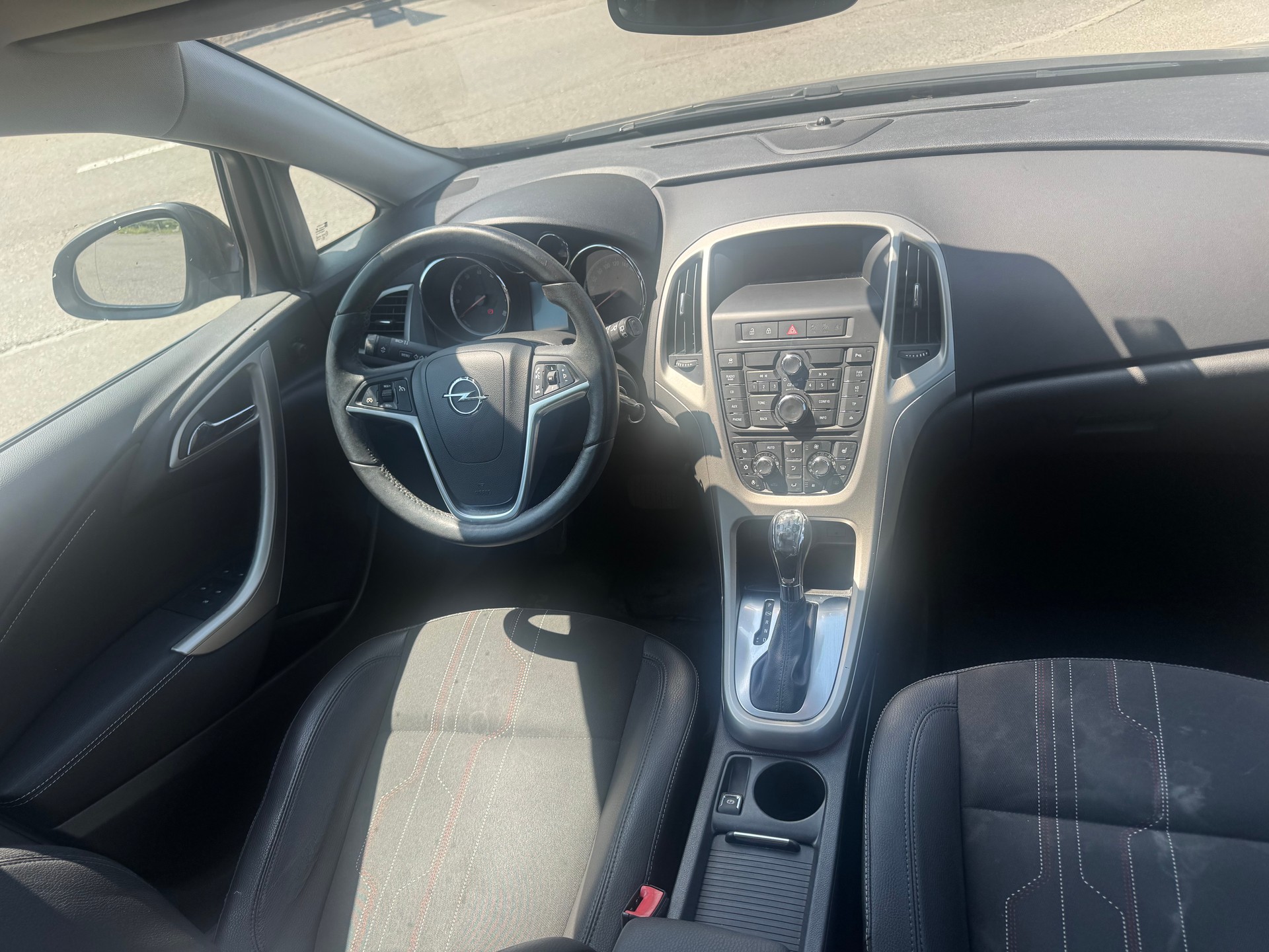OPEL Astra 1.4i 16V Turbo Anniversary Edition Automatic-image-6