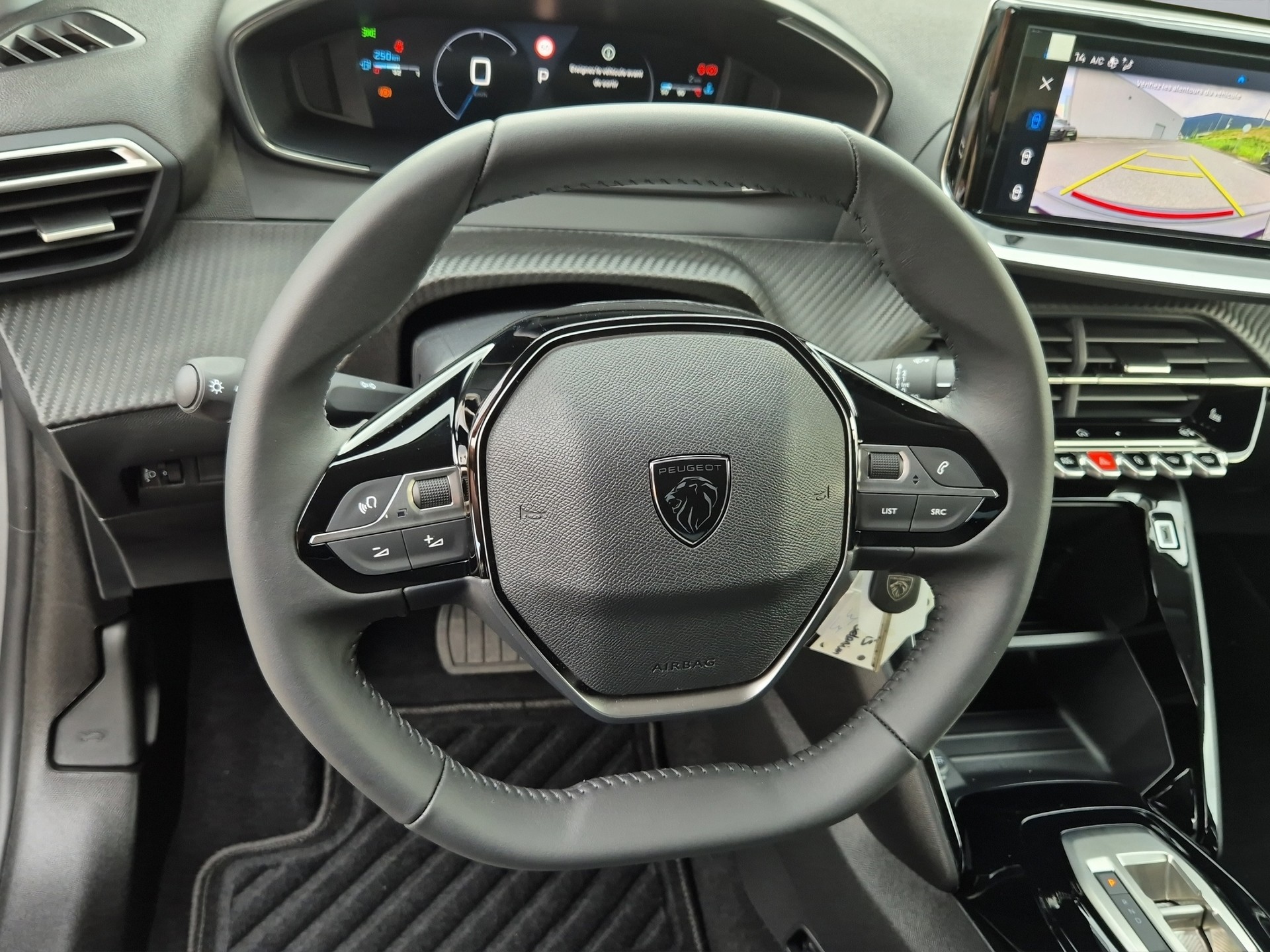 PEUGEOT 208 1.2 Hybrid Allure-image-9