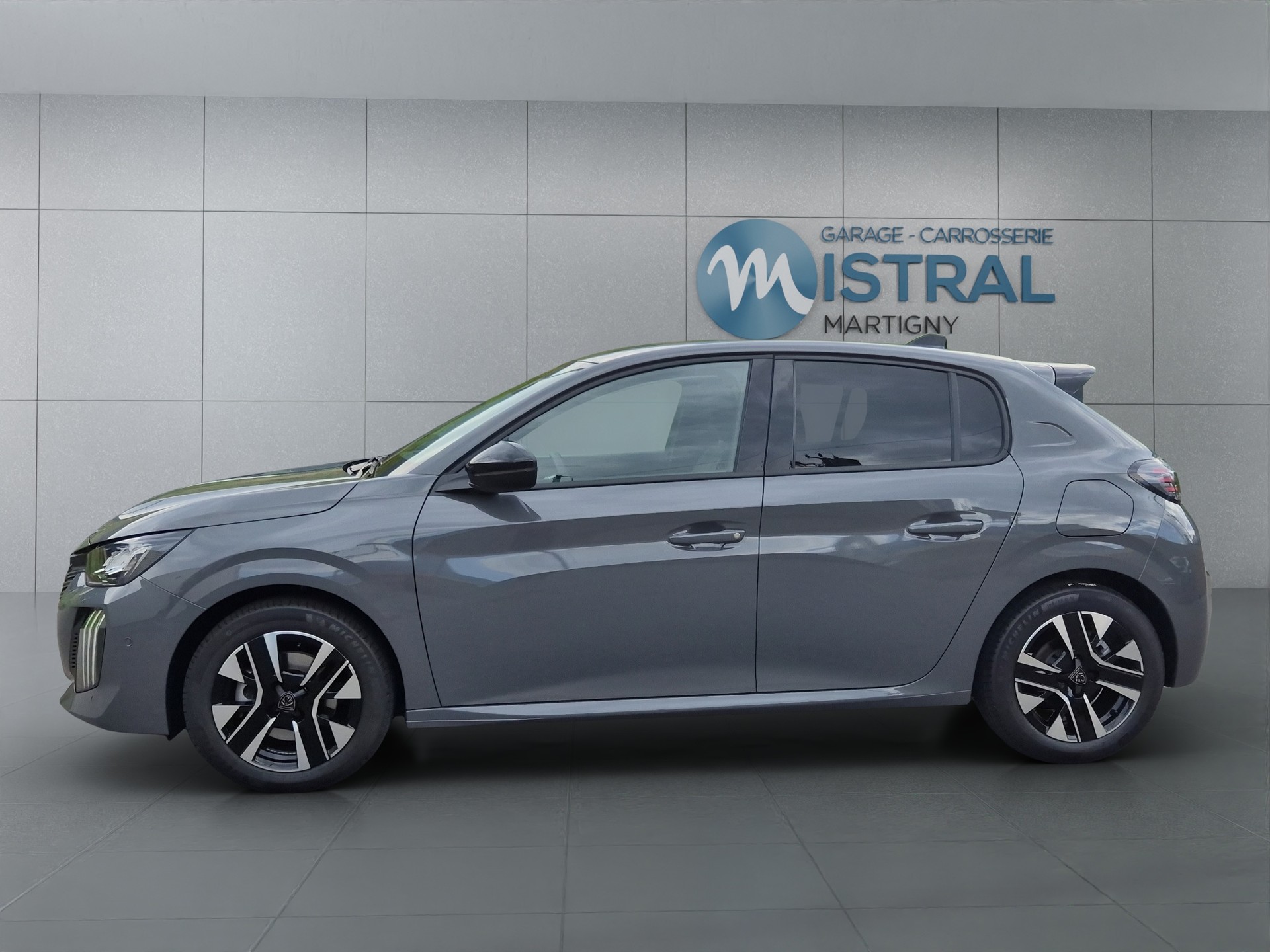 PEUGEOT 208 1.2 Hybrid Allure-image-1