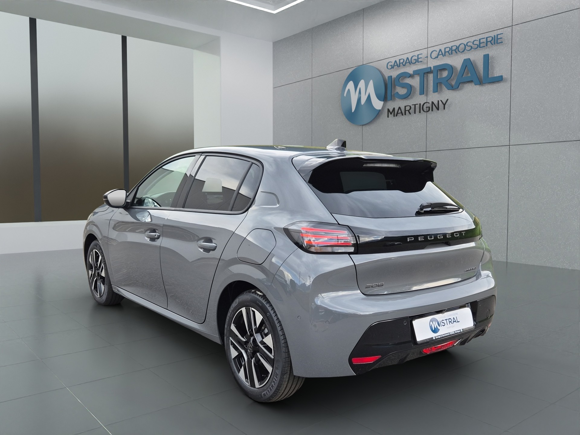 PEUGEOT 208 1.2 Hybrid Allure-image-2
